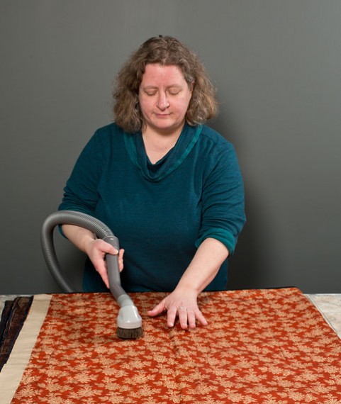Low-suction vacuuming of a quilt